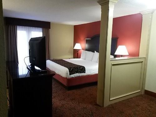 Hotel Governors Airport Area 3*